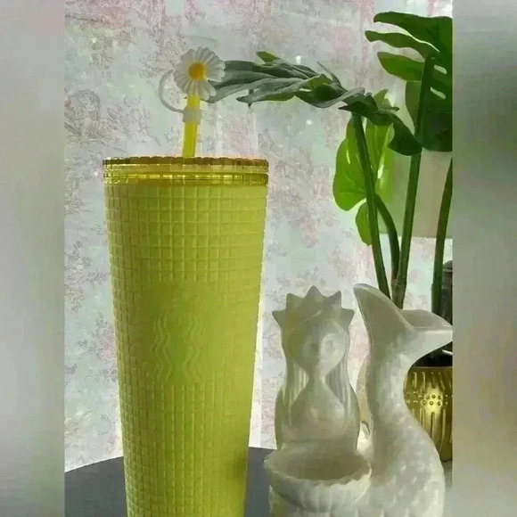 Starbucks Yellow grid 2023 Tumbler with Daisy straw topper - Picture 6 of 14